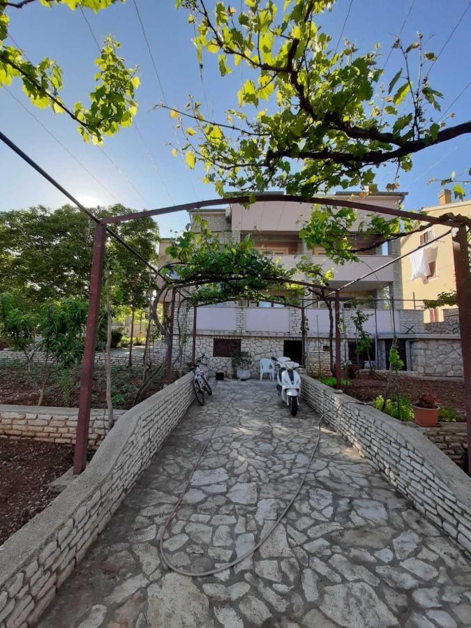 Apartments Izabela Muzic-Fornaric Cres Exteriér fotografie